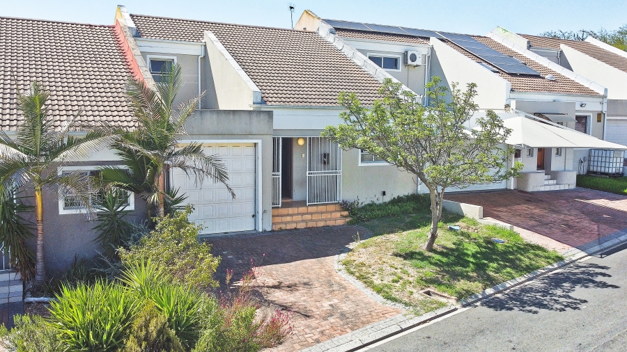 2 Bedroom Property for Sale in Uitzicht Western Cape